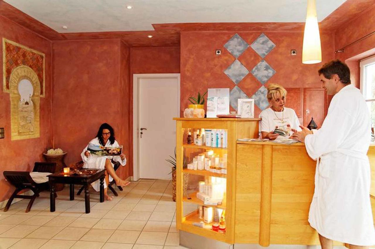 Zedernhof Gesundheits- & Wellnesshotel Stamsried Bagian luar foto